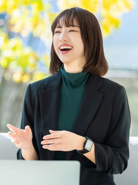 笑顔の女性